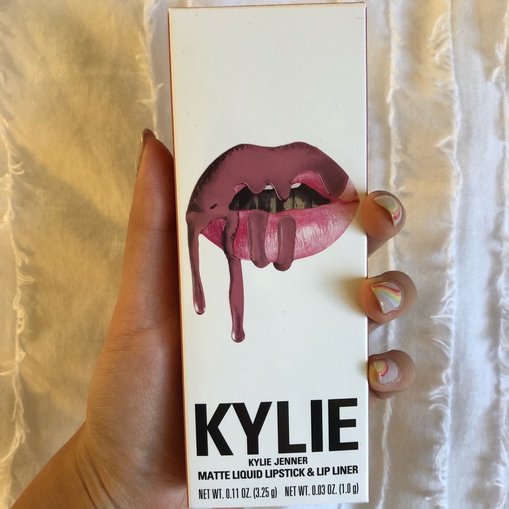 KYLIE LIP KIT - HIGH MAINTENANCE (Matte LL)